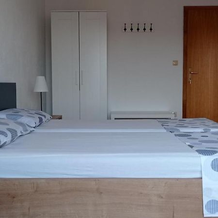 Studio Apartment With Balcony Трогир Экстерьер фото