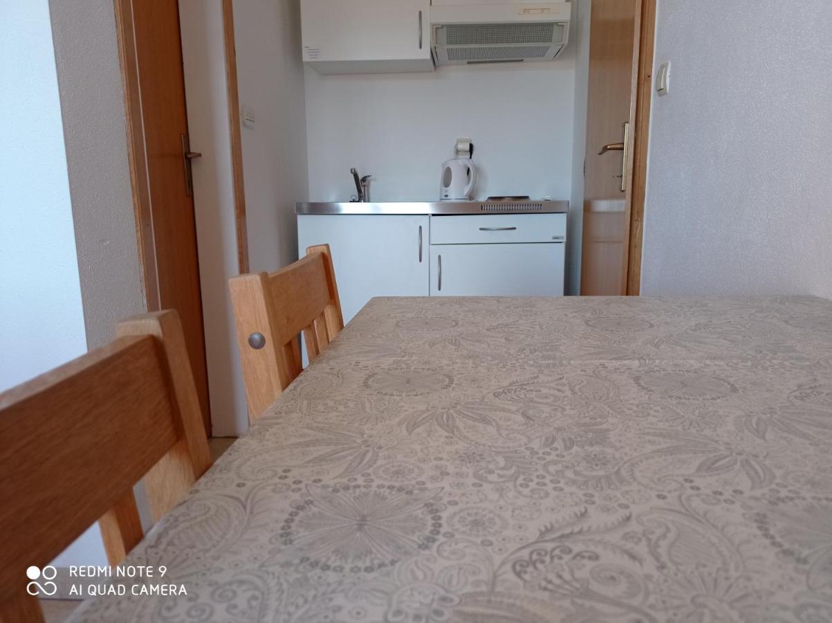 Studio Apartment With Balcony Трогир Экстерьер фото